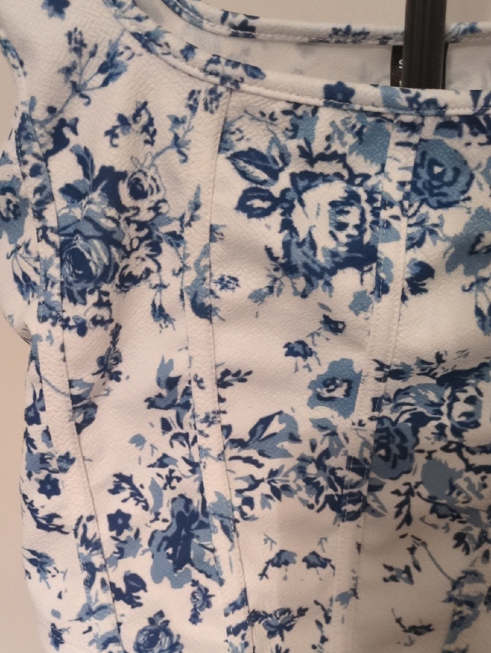 White Cropped Tank Top with Blue Floral Print - Picture 3 of 3